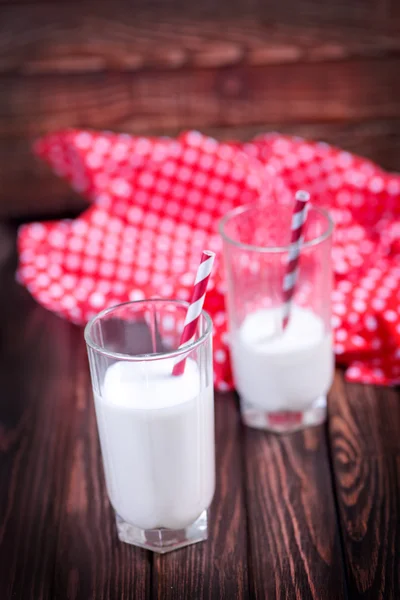 Lait frais dans des verres — Photo