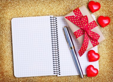 Kırmızı Kalpler ve defter