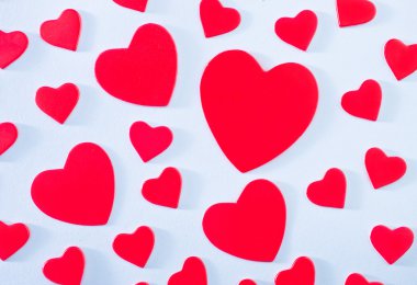 parlak kırmızı Kalpler