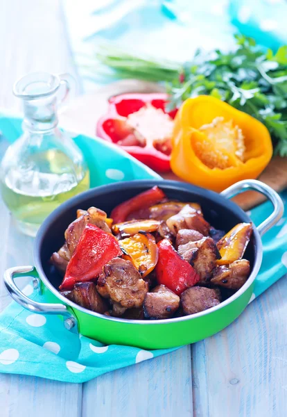 Viande frite aux légumes — Photo