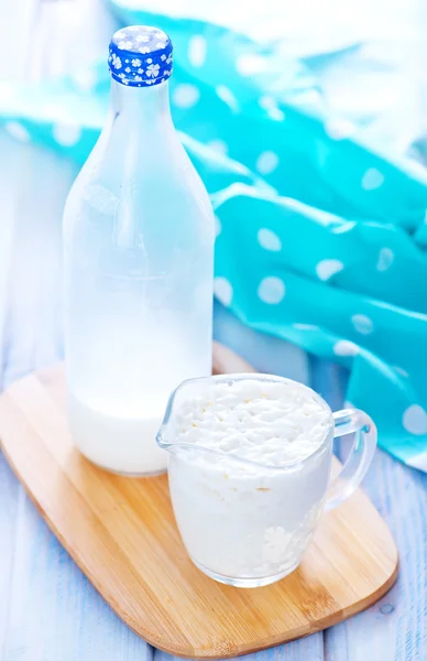 Kefir in glazen kan — Stockfoto