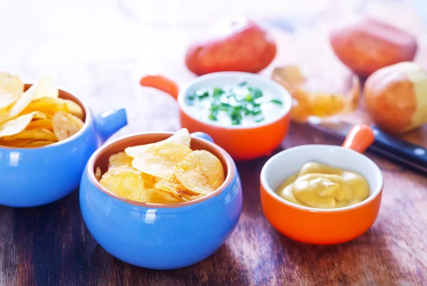 Potato chips with sauces — Stock Photo, Image