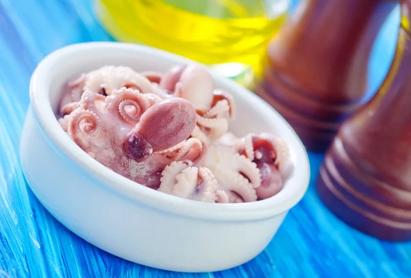 Boiled octopuses in bowl — Stock Photo, Image