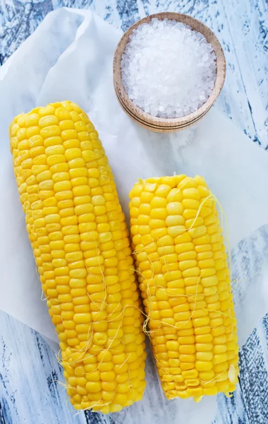 Boiled corn with salt — Stock Photo, Image