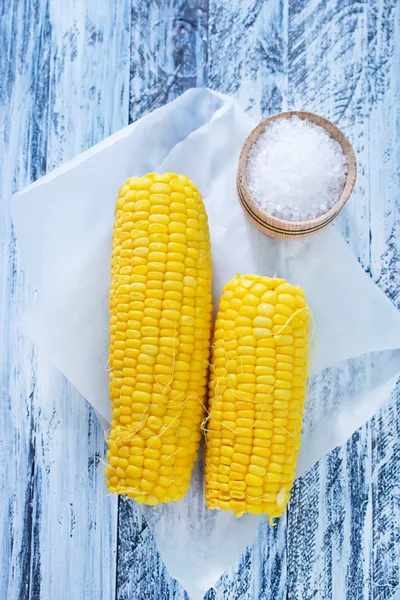 Boiled corn with salt — Stock Photo, Image