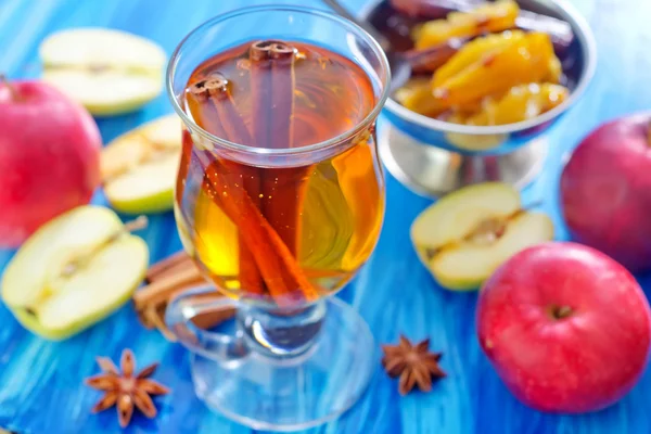 Sidra de manzana con canela — Foto de Stock