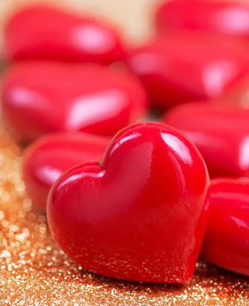 Röda glänsande hjärtan — Stockfoto