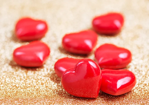 Röda glänsande hjärtan — Stockfoto