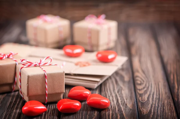 Schachteln für Geschenke mit Herzen — Stockfoto