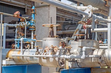 Endüstri/sanayii donatımı ve boru hatları