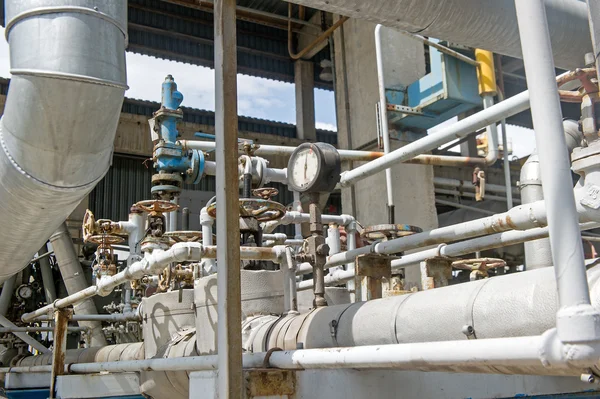 Equipos y tuberías industriales — Foto de Stock