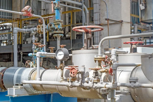 Endüstri/sanayii donatımı ve boru hatları