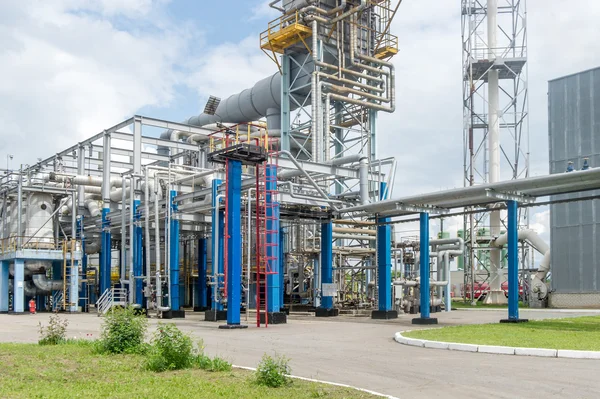 Equipos y tuberías industriales — Foto de Stock