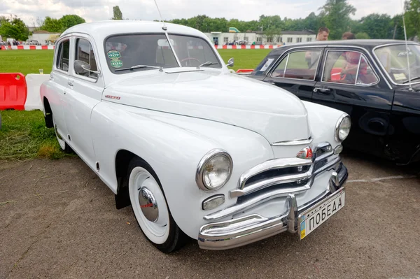 GAZ M20 Pobeda carro do vintage - Imagem stock — Fotografia de Stock