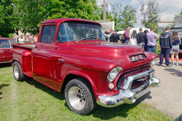 GMC Model 101 1 / 2-Ton Suburban Pickup Truck — стоковое фото