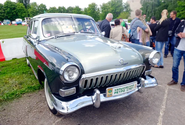 GAZ M21 Volga carro antigo - Imagem stock — Fotografia de Stock