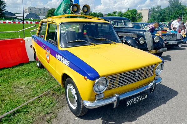 Policía VAZ-2101 coche de época - Stock de imagen — Foto de Stock