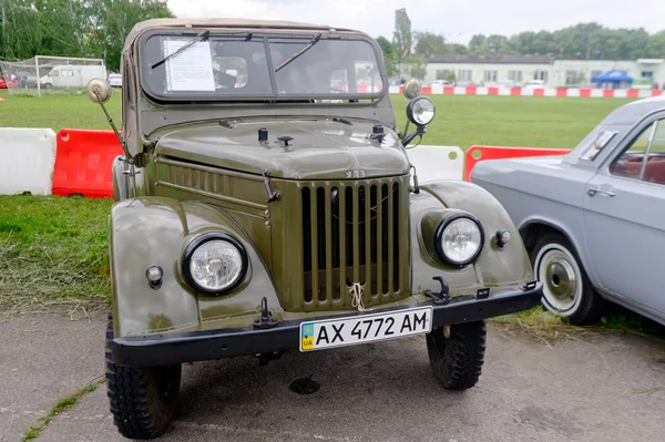 Primer plano de GAZ-12 (ZIM) phaeton vintage car - Stock image —  Fotos de Stock