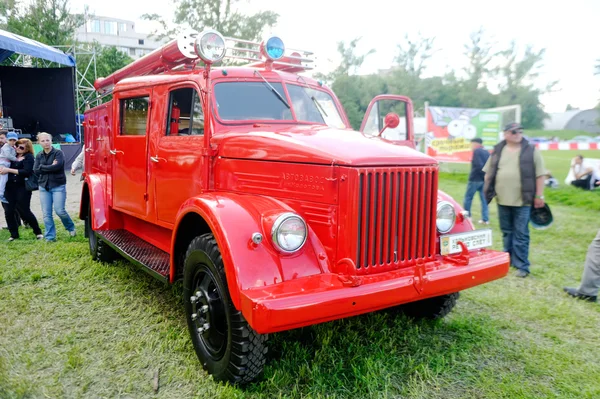 Винтажный пожарный автомобиль ГАЗ-21УС - Фондовое изображение — стоковое фото