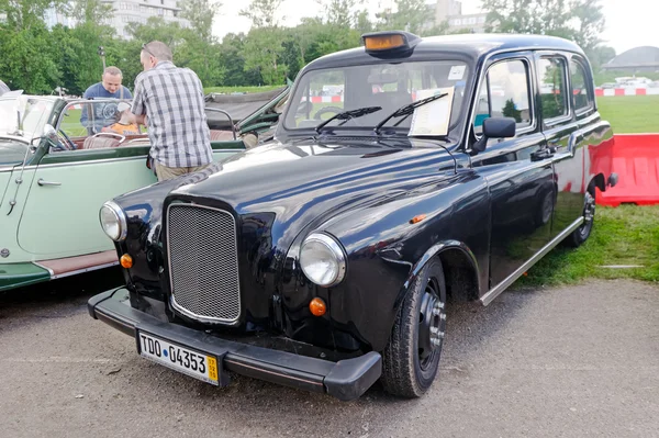 Старинный автомобиль Volvo 264TE - Картина дня - Коммерсантъ — стоковое фото