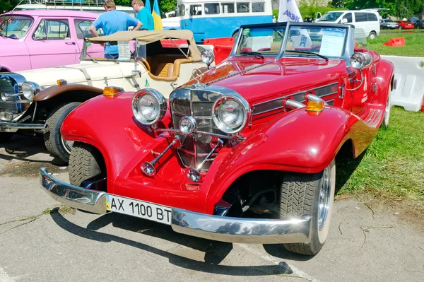 Mercedes-Benz Cabriolet coche vintage - Stock image — Foto de Stock