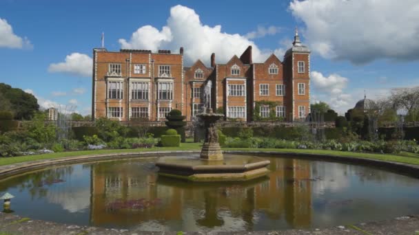 Panoramisch uitzicht van Hatfield House — Stockvideo