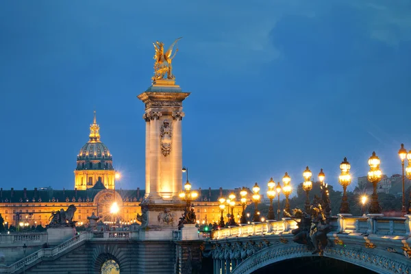 Alexandre III ponte vista noturna — Fotografia de Stock