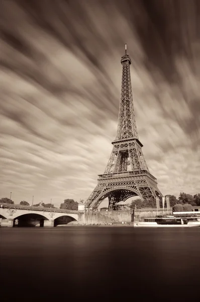 Vista a la torre eiffel — Foto de Stock