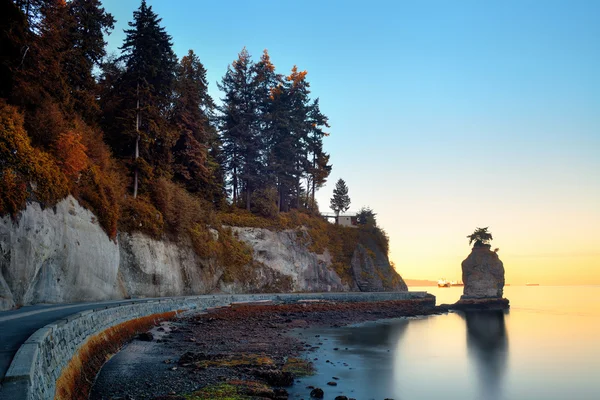 Siwash Rock in Stanley Park — Stockfoto