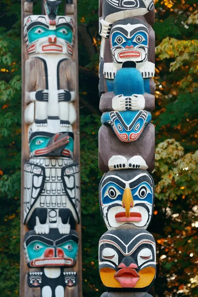 Indian totem poles — Stock Photo, Image