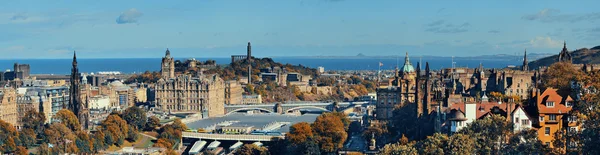 Edinburgh uitzicht op de stad, op het dak — Stockfoto