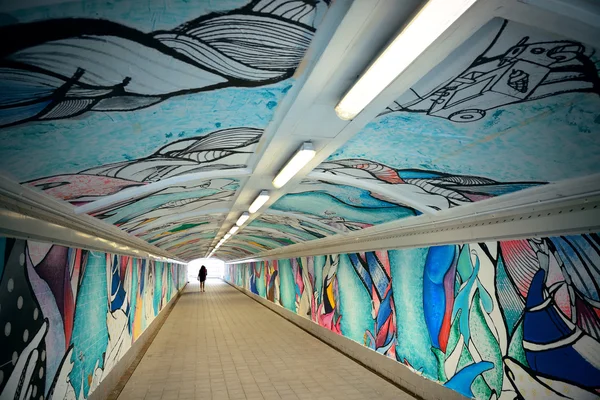 Singapore urban pedestrian tunnel — Stock Photo, Image