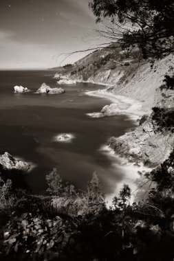 Big sur ay ışığında