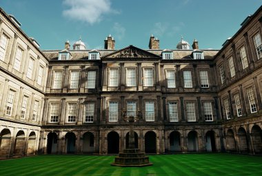 Palace of Holyroodhouse görünümünü 