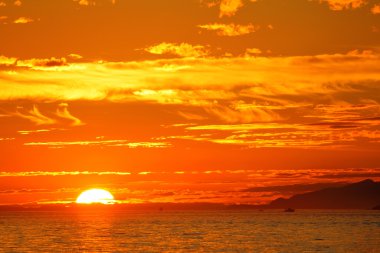 Renkli gün batımı görünümü