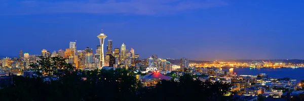 Ciudad de Seattle skyline noche —  Fotos de Stock