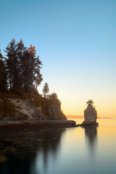 Siwash Rock in Stanley Park — Stockfoto