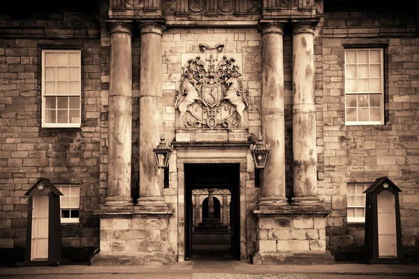 Utsikt över Palace of Holyroodhouse — Stockfoto