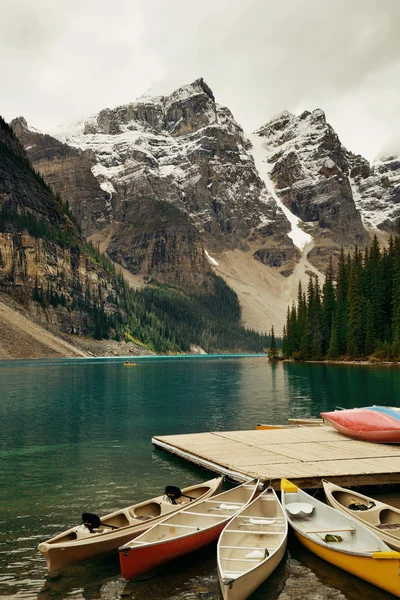 Vista para o Lago Moraine — Fotografia de Stock