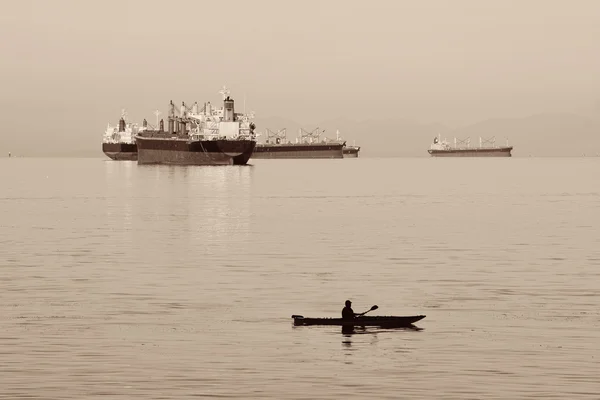 Buque de carga en el mar — Foto de Stock