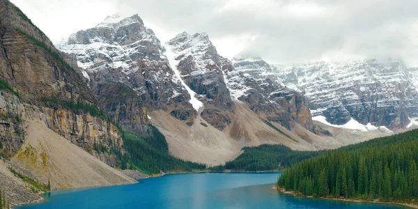 Vista para o Lago Moraine — Fotografia de Stock