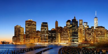 New York'un şehir waterfront dusk