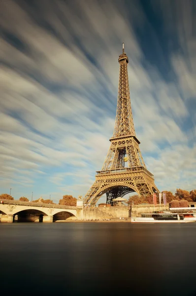 Vista a la torre eiffel — Foto de Stock