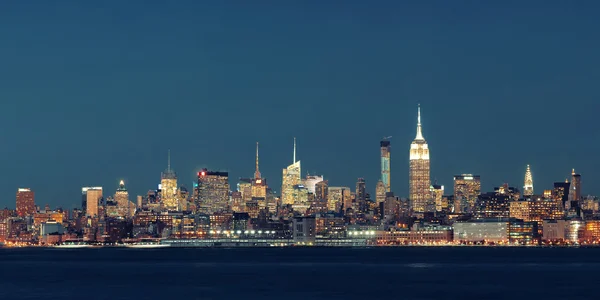 Nova Iorque skyline cidade à noite — Fotografia de Stock