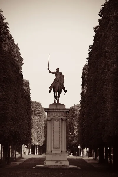 Estátua vista de rua — Fotografia de Stock