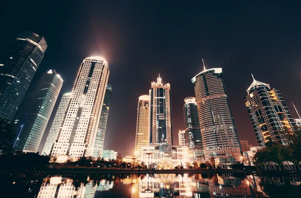 Shanghái paisaje urbano por la noche —  Fotos de Stock