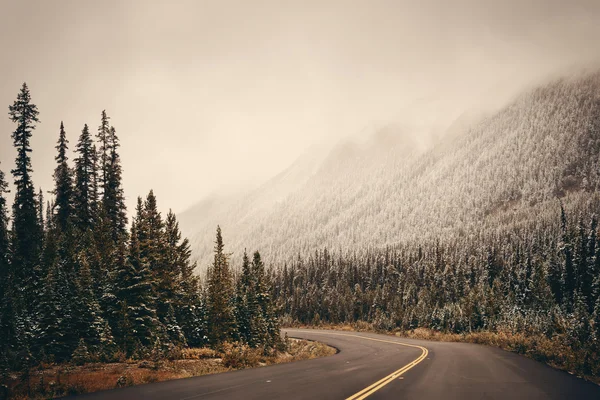 Auto-estrada em Banff National Park — Fotografia de Stock