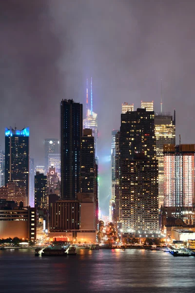 Manhattan Midtown Skyline por la noche —  Fotos de Stock