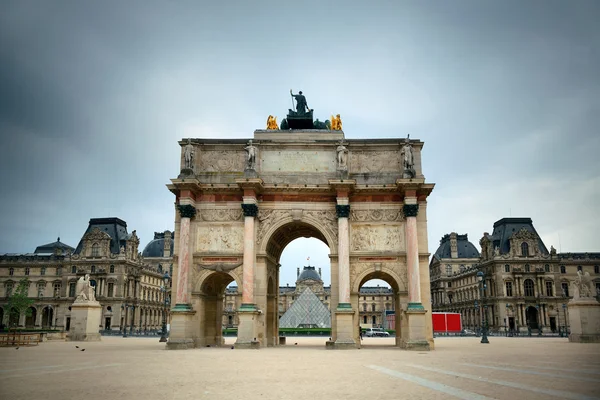 Historical buildings in Paris — Stock Photo, Image