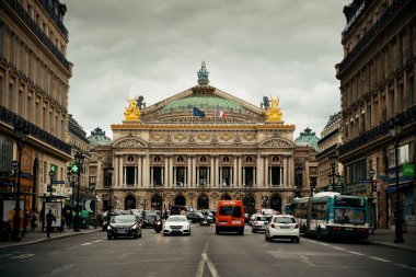 Paris Opera street ile